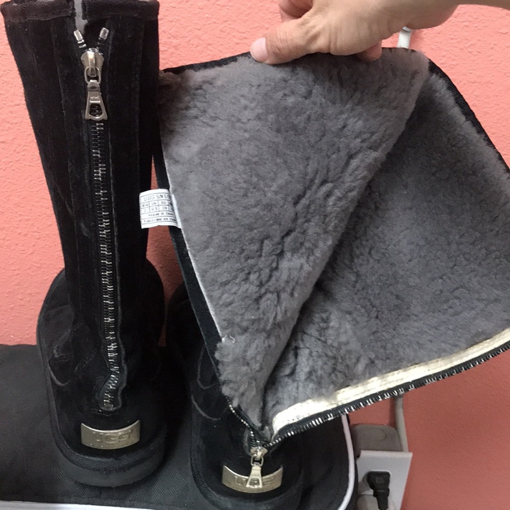 Ugg black tall boots size 8 - Picture 3 of 7
